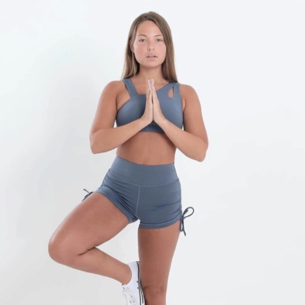 EVOLVE - REBEL compression shorts